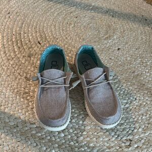 Wendy Chambray Hey Dudes